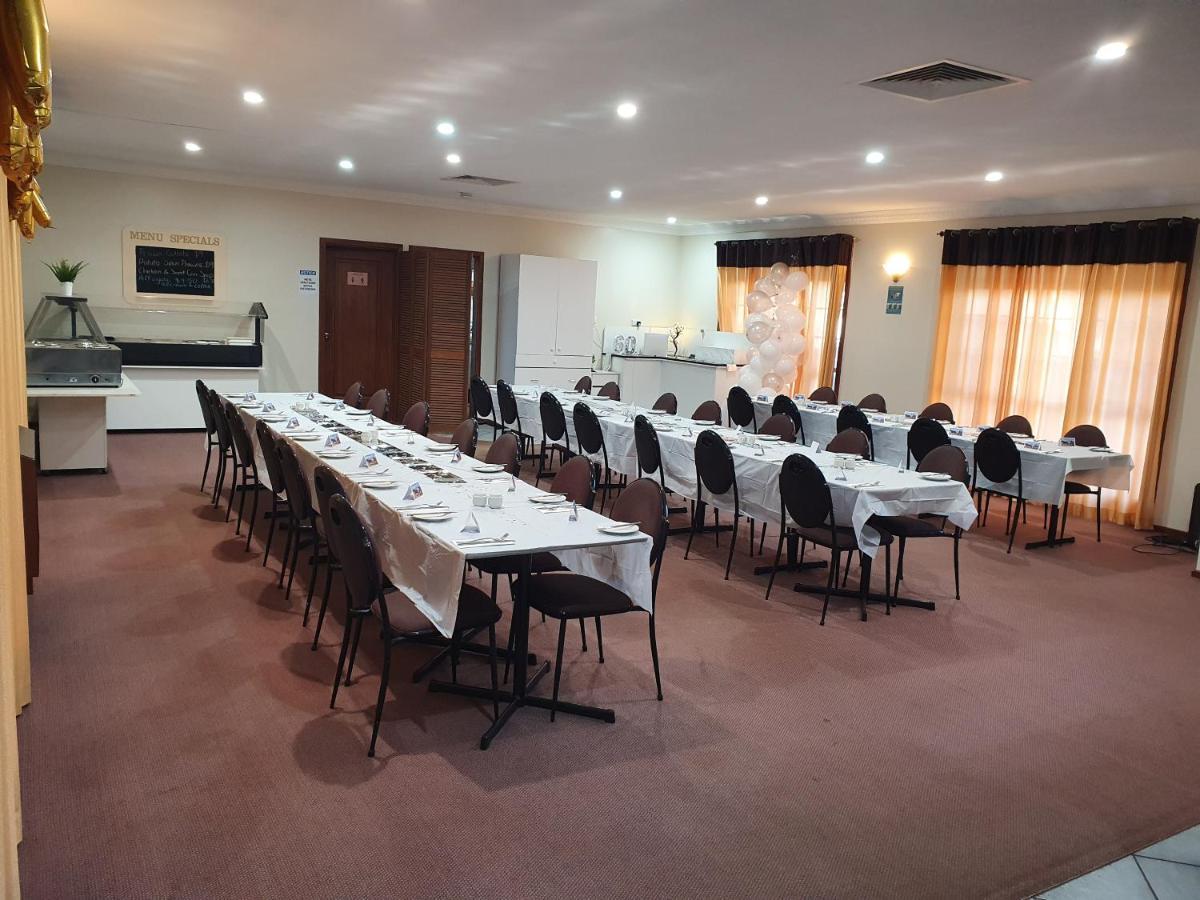 Roundhouse Motel Peterborough Bagian luar foto