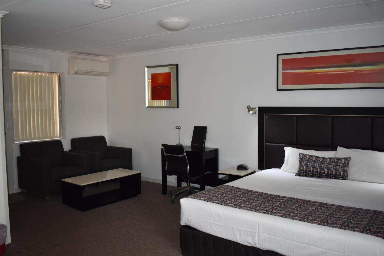 Roundhouse Motel Peterborough Bagian luar foto
