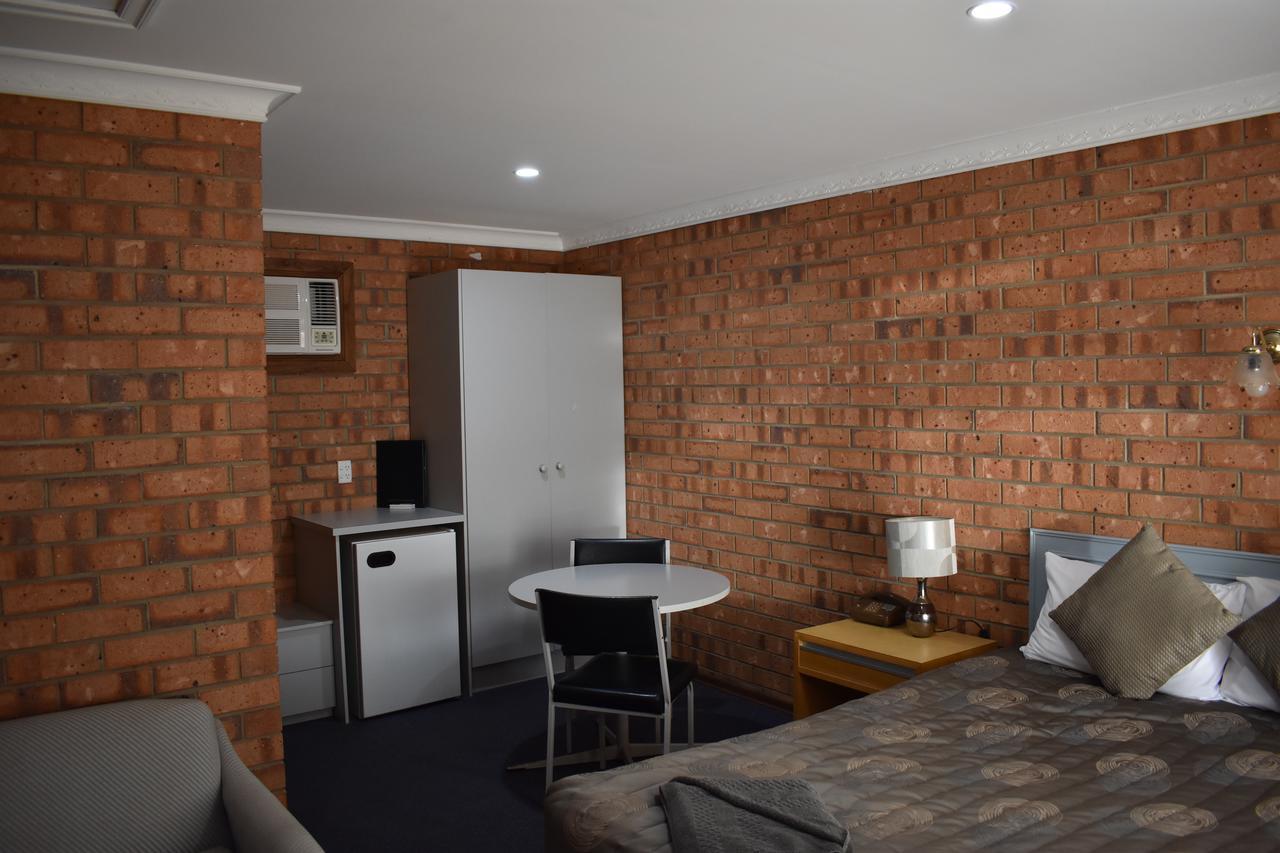 Roundhouse Motel Peterborough Bagian luar foto