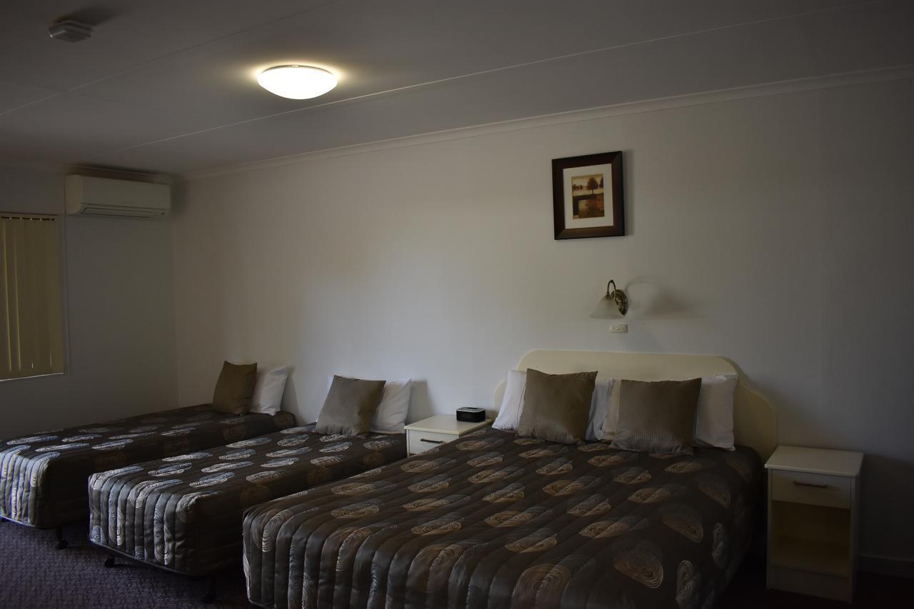 Roundhouse Motel Peterborough Bagian luar foto