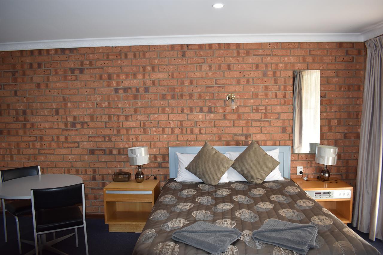 Roundhouse Motel Peterborough Bagian luar foto