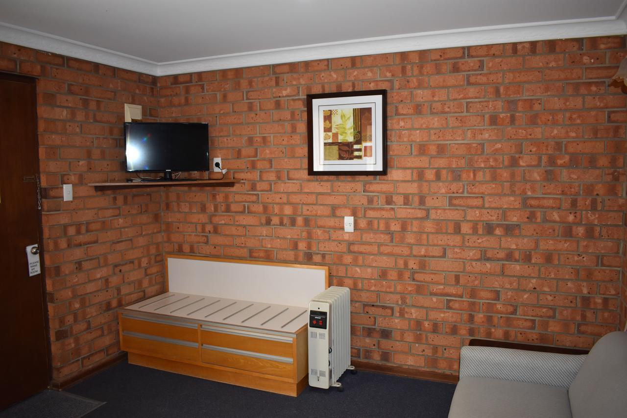 Roundhouse Motel Peterborough Bagian luar foto