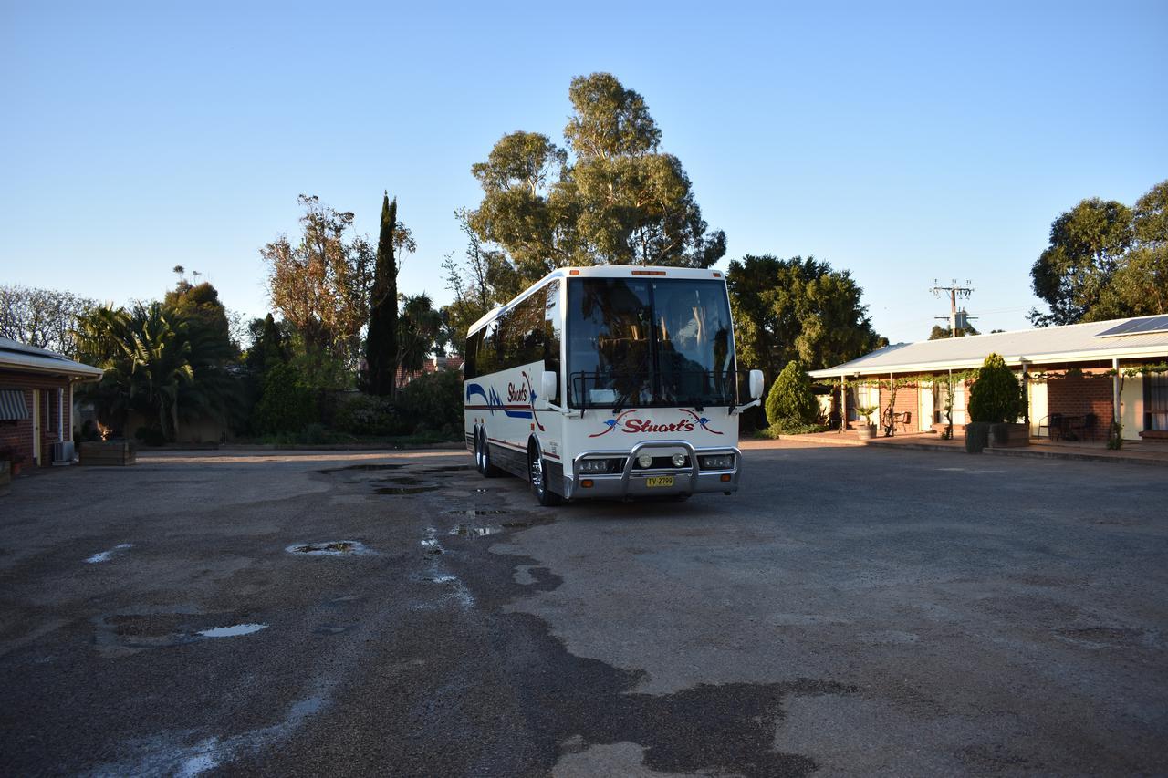Roundhouse Motel Peterborough Bagian luar foto